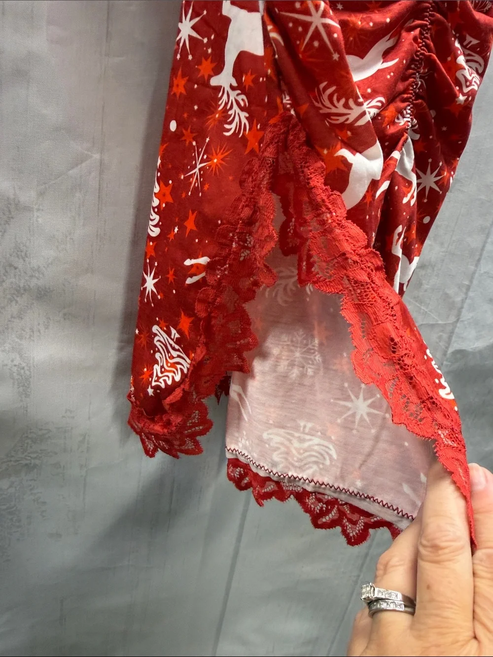 Avidlove NWT Red Christmas Themed Reindeer Tree Peint Lace Trim Chemise Lingerie